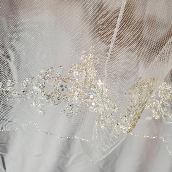 David's Bridal Empire Waist A-Line Wedding Dress - Picture 14 of 16